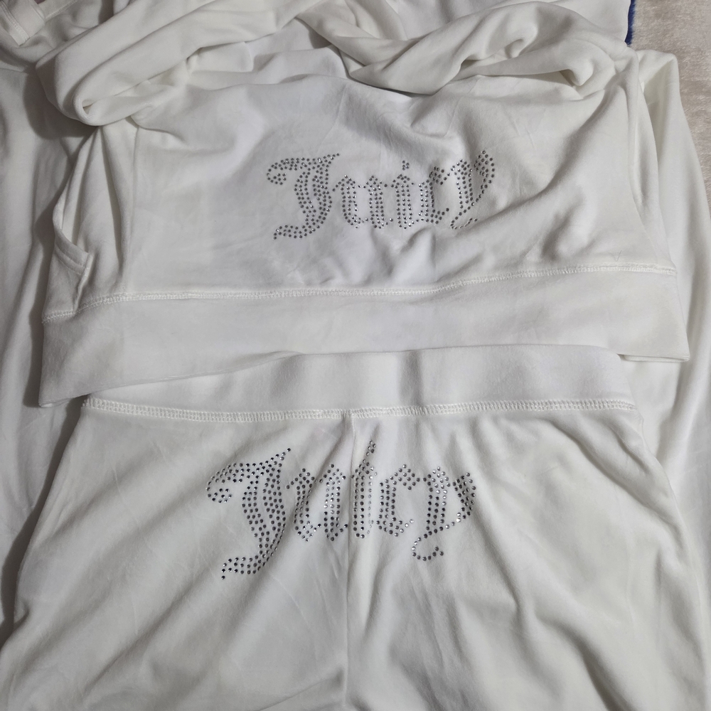 Juicy Couture White Lounge Set - Picture 4 of 4